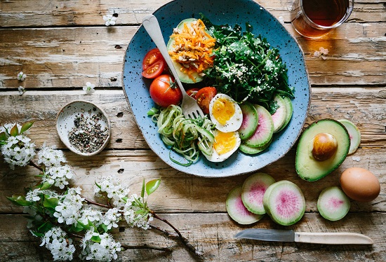 Vitamine für deine Gesundheit, durch eine ausgewogene Ernährung und bei Bedarf mit Nahrungsergänzungsmitteln.